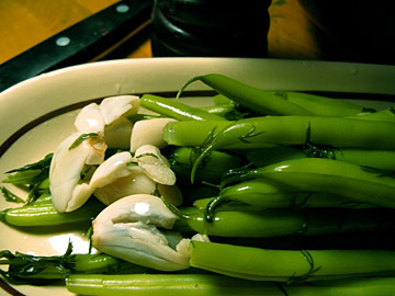 Mmm...garlicky, dilly beans