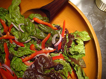 Simple green salad with red peppers and currants — see how pretty?